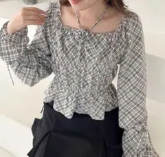 【one after another】ローズコサージュ付きブラウスのサムネイル