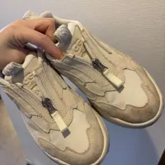 UGG ベージュ ジッパー付きスニーカー