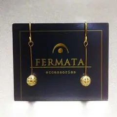 シンプルな透かしビーズのゴールドピアス