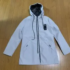 ホワイト ナイロンジャケット フード付き