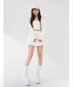新品♡Darich♡シグネチャーDRベロアベアトップ&フーディー WHTのサムネイル