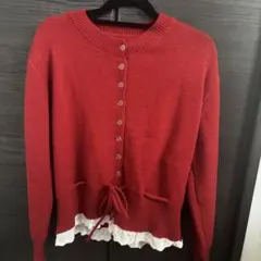 レース裾付き赤ニットカーディガン