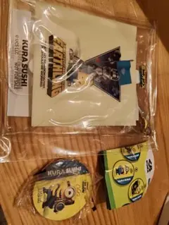くら寿司 ミニオンズ クリアポーチ 缶バッジセット