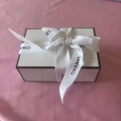 CHANEL ギフトボックス リボン付き