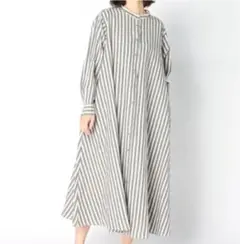 バンドカラーフレアワンピース