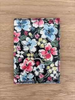 キャスキッドソン　花柄パスポートケース