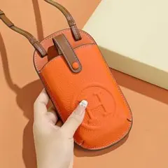 牛革レディーズスマホショルダーバッグ。