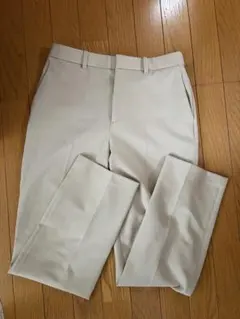 UNIQLO 感動スリムパンツ　Mサイズ　ベージュ