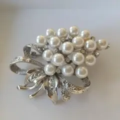 パールブローチ