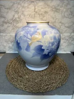 【美品】花瓶 深川製磁 官窯染付 / 下り藤に燕図 Amazon.co.jp: 官窯染付 深川製磁 富士 花器 花瓶 宮内庁御用達