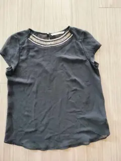 ZARAビーズ装飾付きブラック半袖トップス