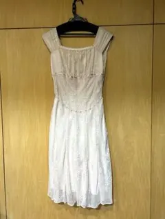 ピンク レース装飾 Aラインドレス(ベルト、ショール付き)