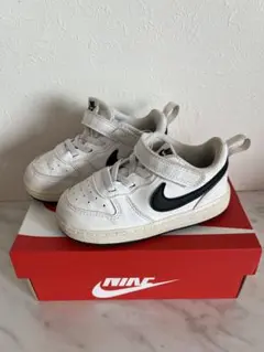 Nike キッズスニーカー ホワイト/ブラック　コートバーロウ