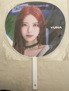 ITZY D賞　ユナ　サイン入りうちわ　ファンミ 2026年最新】itzy ユナ うちわの人気アイテム - メルカリ