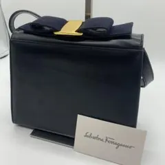 希少✨フェラガモ ミニショルダーバッグ ヴァラリボン カーフレザー ブラック