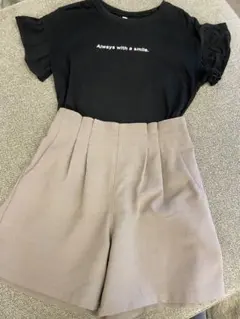 タック入りベージュショートパンツ &袖フリルT 130サイズ
