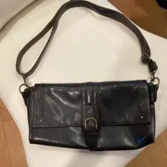 黒 レザー ショルダーバッグ フラップ付き