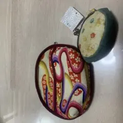 和柄　波模様のポーチと鈴柄のがま口の小銭入れセット