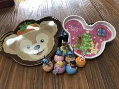 ミッキー型クリスマスプレートとダッフィーのハロウィンプレート