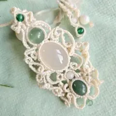 マクラメネックレス☆ホワイトカルセドニー×グリーンアベンチュリン