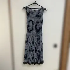 ノースリーブペイズリー柄ひざ丈ワンピース