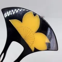 081908 結婚式　樹脂　鼈甲風　白黒甲　桜文様　バチ型　かんざし