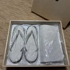 【未使用】和装バッグ草履セット　フォーマル　結婚式　白×シルバー系　桐箱入