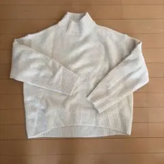 UNIQLO アイボリー タートルネックセーター