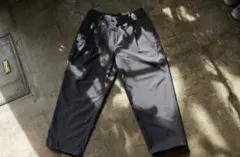 グレー ワイドパンツ