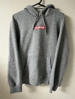 グレーパーカー フロントに赤いロゴ入り Ｌサイズ