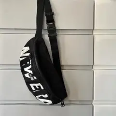 NEW ERA ニューエラ ロゴ入り ブラック ボディバッグ ショルダーバッグ