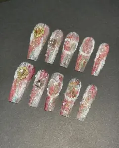 65ネイルチップ10個セット　石膏　ラメ　キラキラ　キュート型　ストーン付き