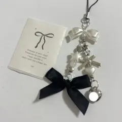 韓国ビーズキーホルダー ブラック リボン コレクトブック チャーム 黒