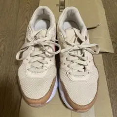 ナイキ ベージュ メッシュ スニーカー