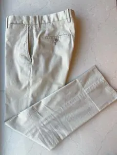 ベージュ チノパン