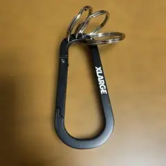 XLARGE カラビナ 黒