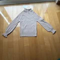 リブ編みフリルネック長袖ニットベージュ
