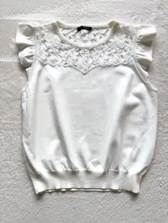 【新品未使用】TARA JARMON フリルスリーブ ニット ホワイトのサムネイル