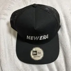 NEW ERA ブラック トラッカーキャップ