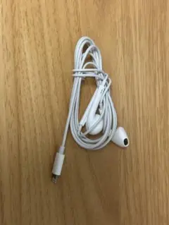 ホワイト 有線イヤホン 3.5mmジャック