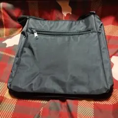 B＆P　黒いショルダーバッグ