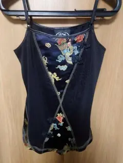 Ozz On チャイナ刺繍キャミソール 黒 飾りチャイナボタン付き