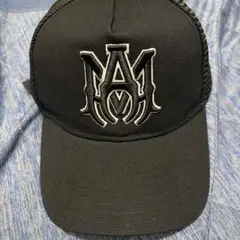 ブラック刺繍ロゴ トラッカーキャップ