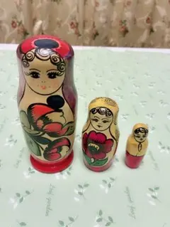 レトロ 木製 手書き　マトリョーシカ 旧ソ連 人形 民芸品 3体セット