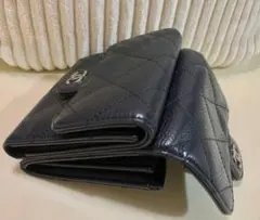 美品 希少 CHANEL キャビアスキン 両開きシャネルマーク金具 三つ折り財布