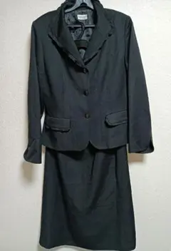 黒のスーツセット（ジャケット・スカート）