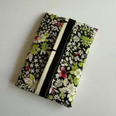 ハンドメイド品 ポケットティッシュカバー 小花柄（黒地）