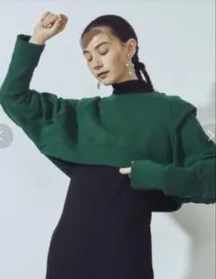 UN3D. パワーショルダーハショートスウェット