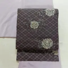 洒落袋帯▪紫がかった和色の紅消鼠の地に臈纈染め水色、黄土色唐花▪長さ約385cm