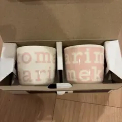 Marimekko オフホワイトの陶器製スタンドとマグカップ セット - メルカリ